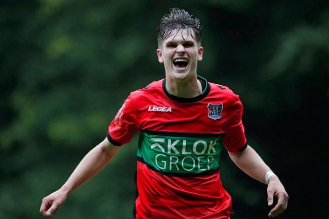 更是通过自 更是通过自