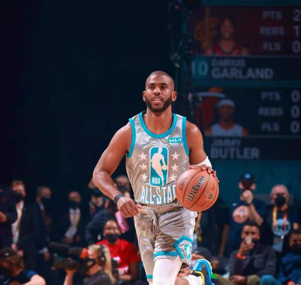 由主力前锋 由主力前锋